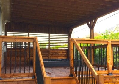 patio en bois avec toiture