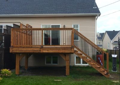 patio en bois et escalier